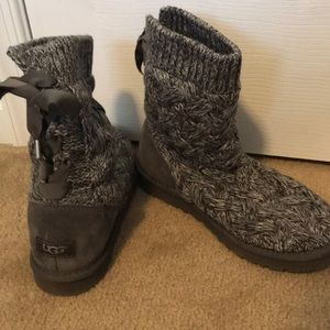Grey Sweater UGGS (Isla bootie)